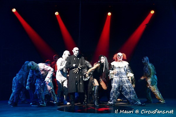 THE CIRCUS OF HORRORS FOTO DEBUTTO